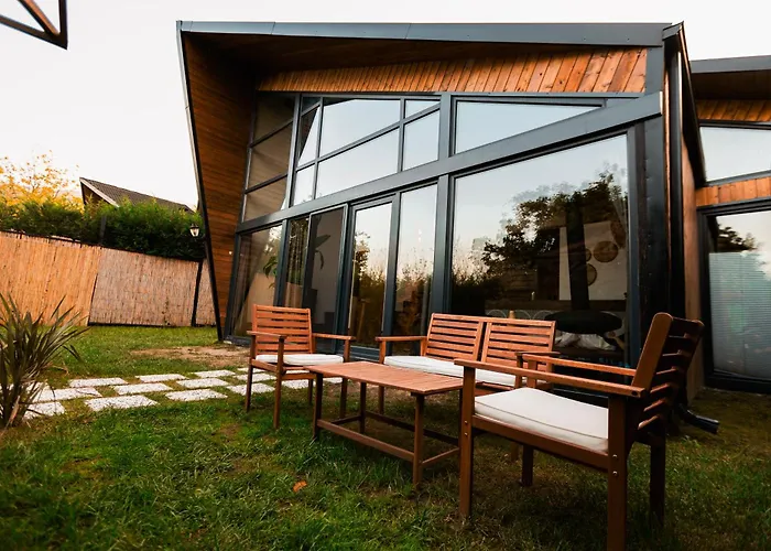 Backyard מלון ספנג'ה