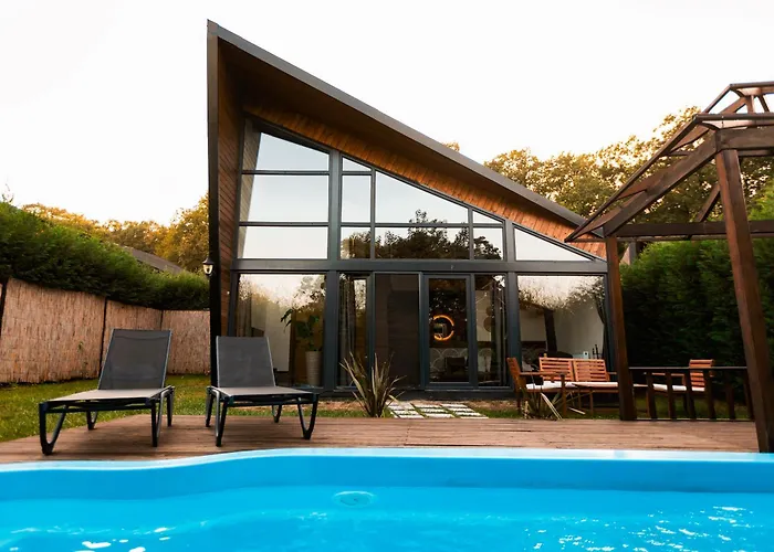 מלון Backyard ספנג'ה