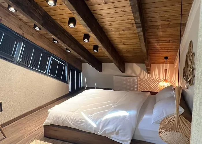 מלון Backyard ספנג'ה