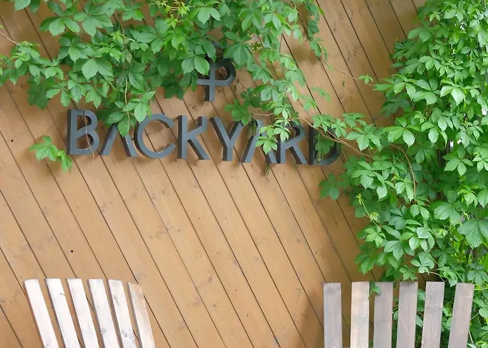 Backyard * ספנג'ה