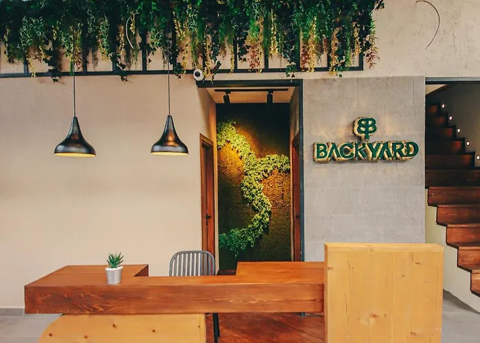 מלון Backyard
